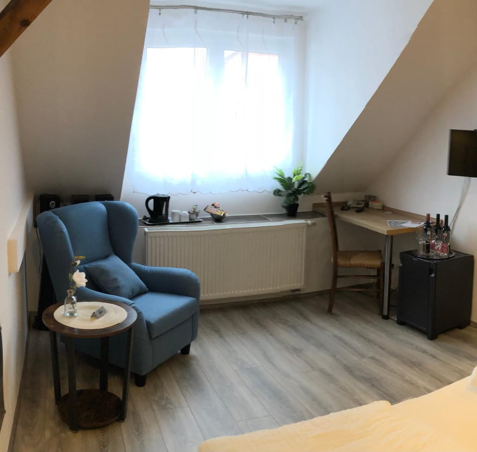 TV and multimedia, Seating area, Drinks, Alcoholic drinks, Non alcoholic drinks