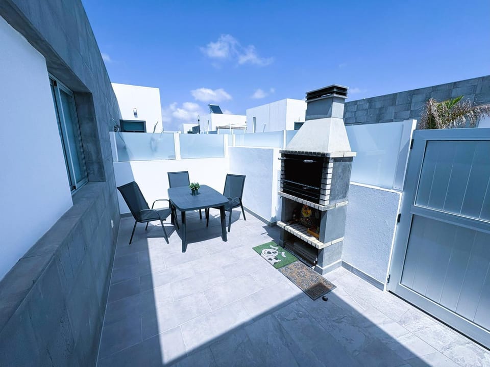 Day, BBQ facilities, Balcony/Terrace, Dining area