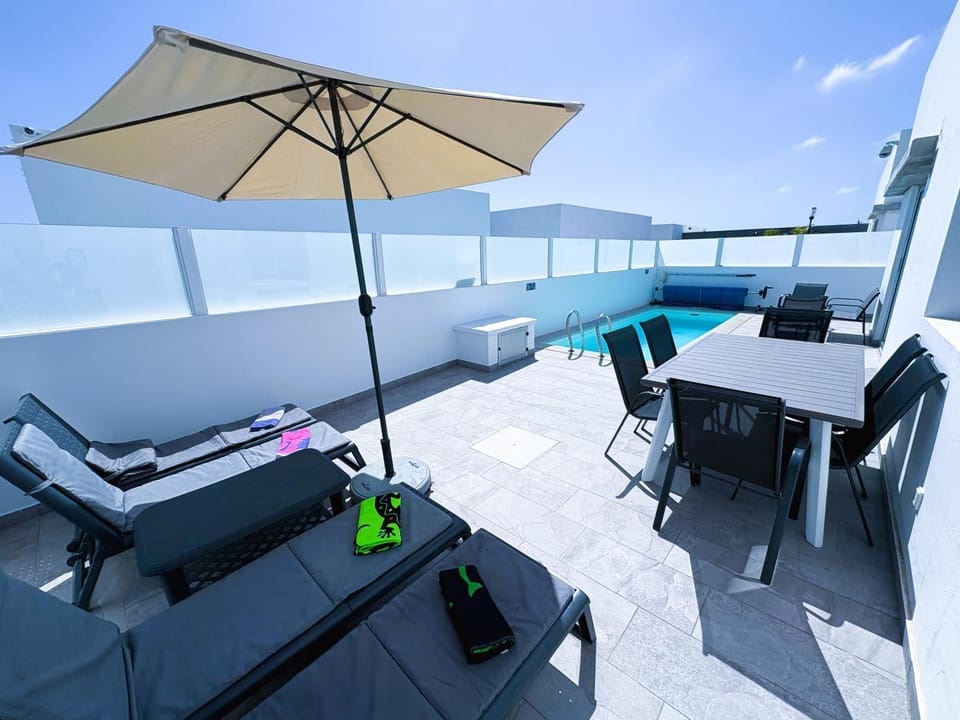 Day, View (from property/room), Balcony/Terrace, Swimming pool, sunbed