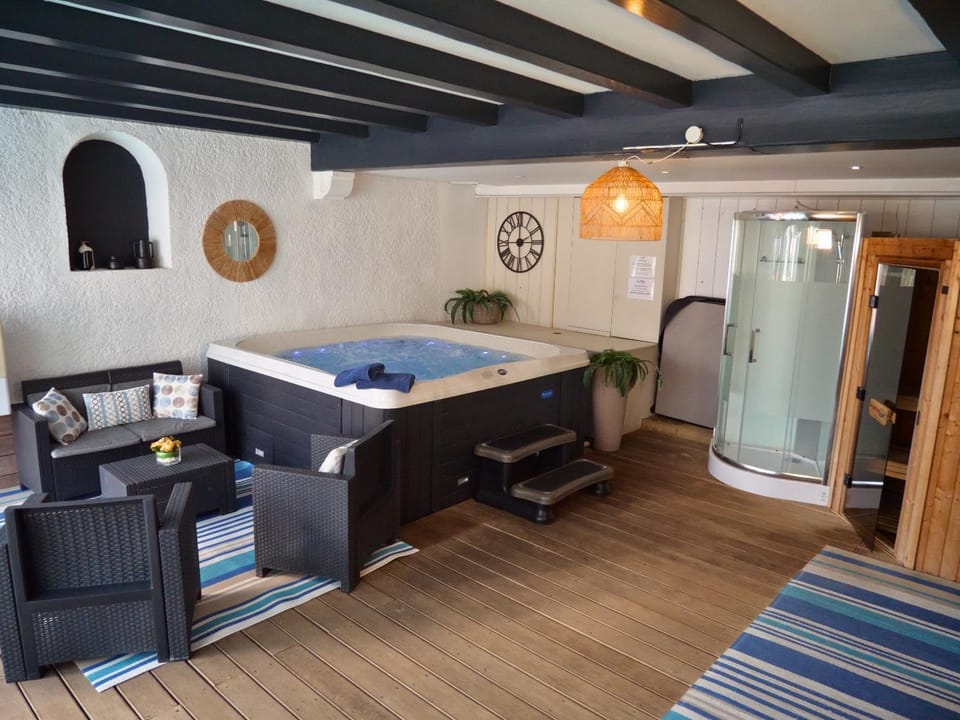 Hot Tub, Sauna, Spa and wellness centre/facilities