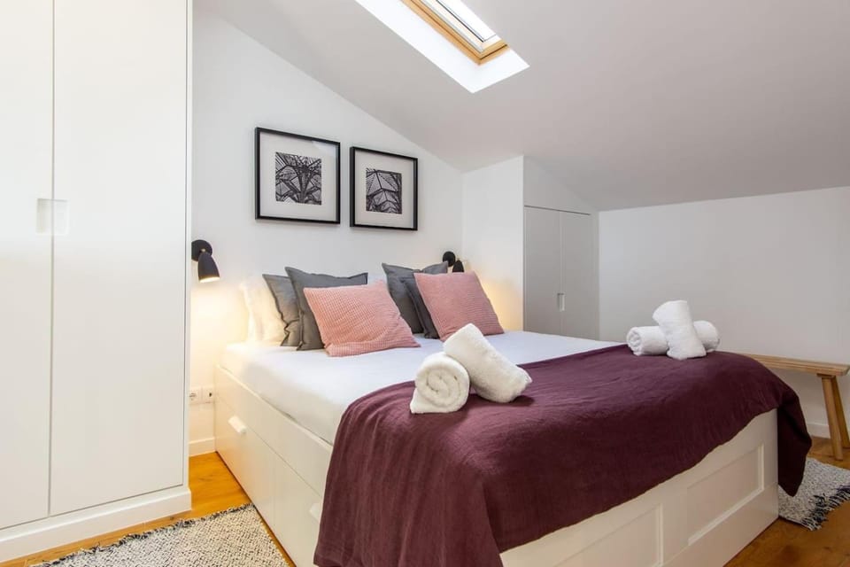 Bed, Photo of the whole room, Bedroom