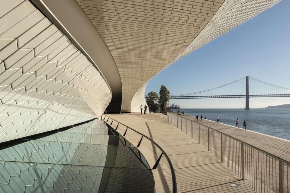 LovelyStay - Turquoise River View II Apartment in Lisbon