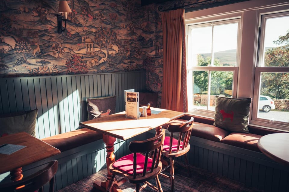 Restaurant/places to eat, Lounge or bar