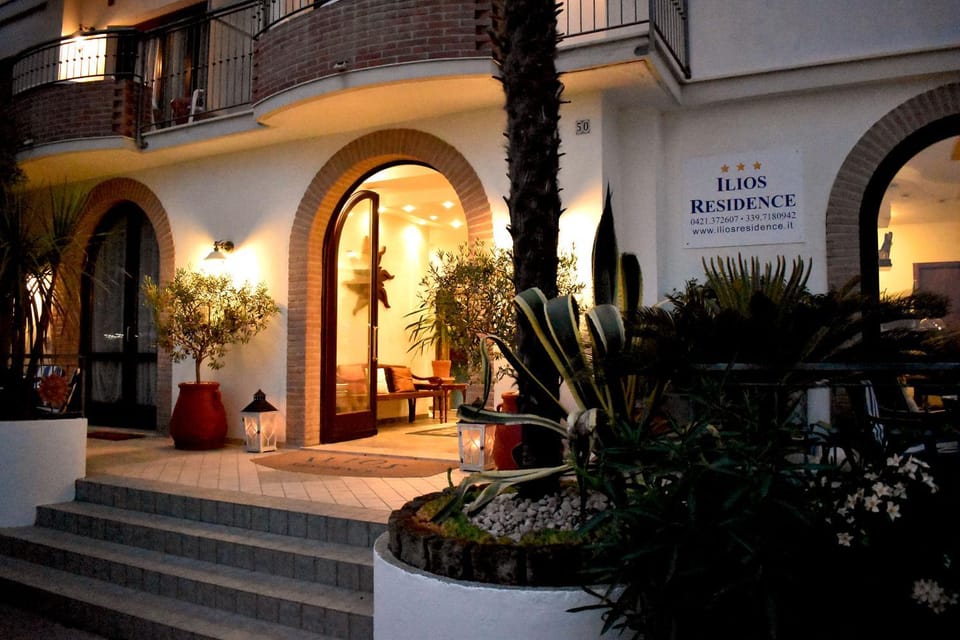 Facade/entrance