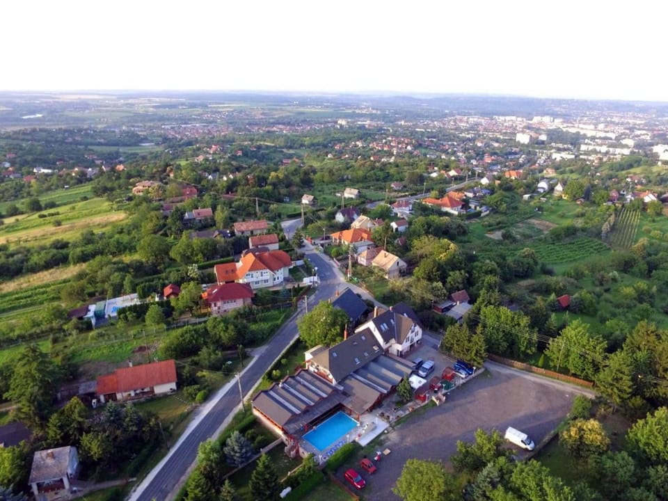 Property building, Neighbourhood, Natural landscape, Bird's eye view, City view, Street view, Location