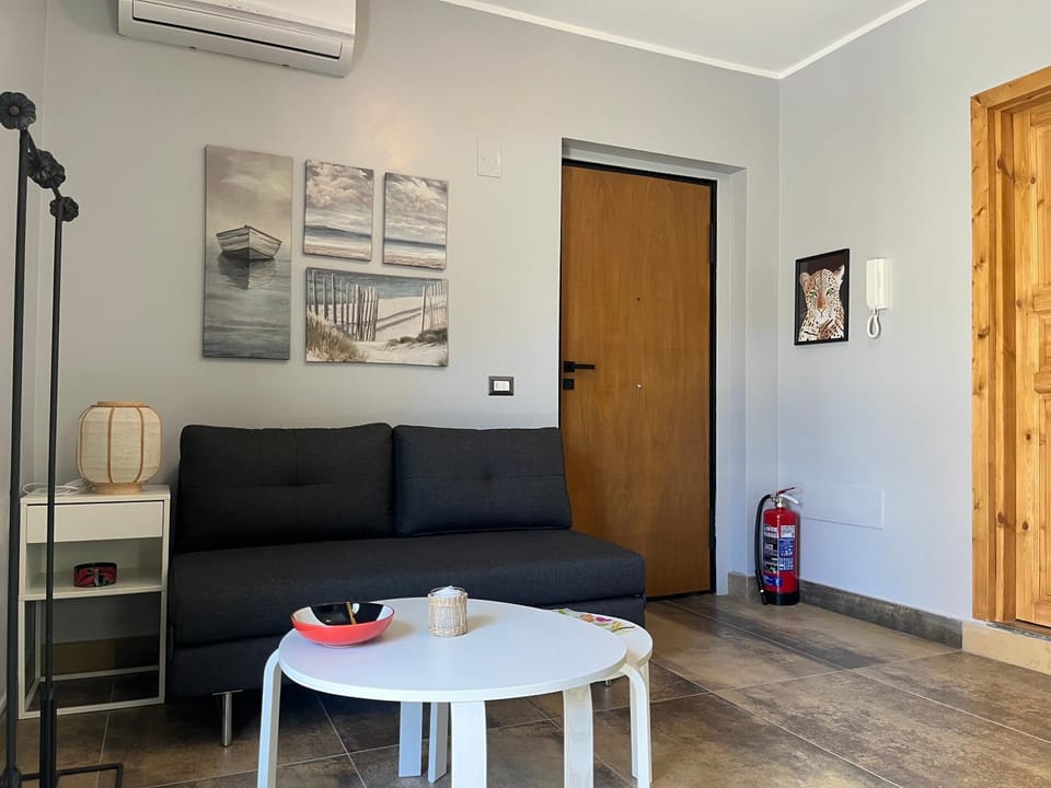 Living room, Seating area, air conditioner