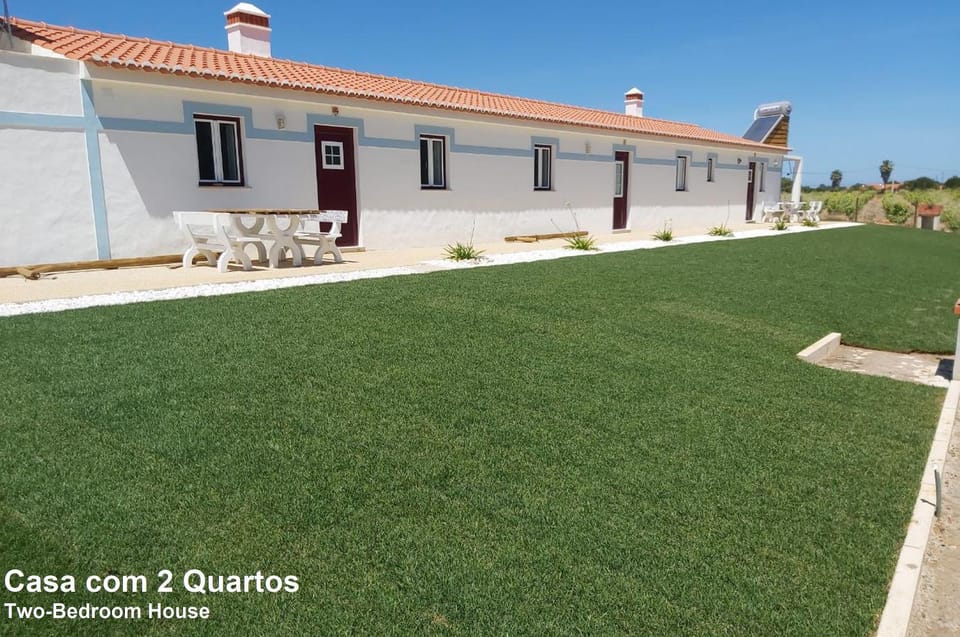 Property building, Patio, Facade/entrance, Garden
