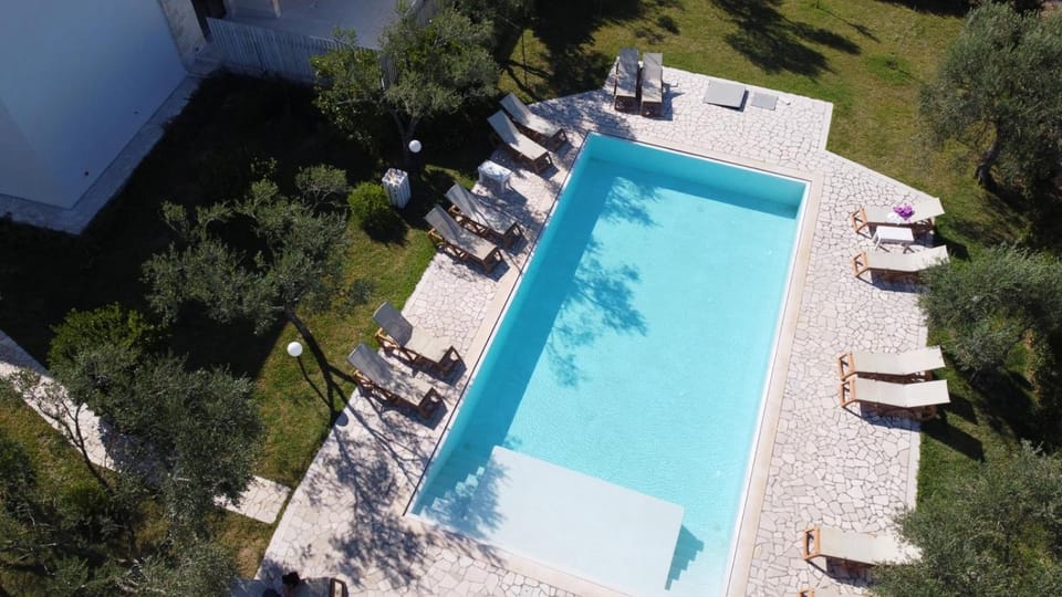 Pool view, Swimming pool, sunbed