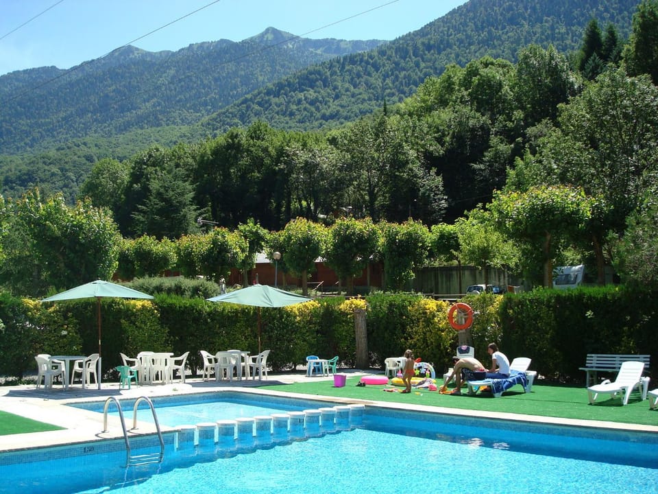Swimming pool, Swimming pool