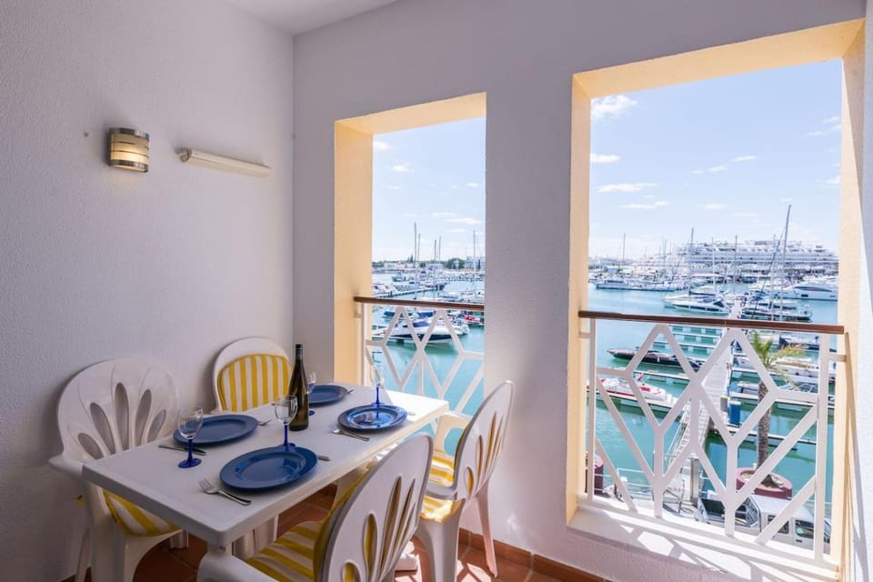 Seating area, Dining area, Sea view