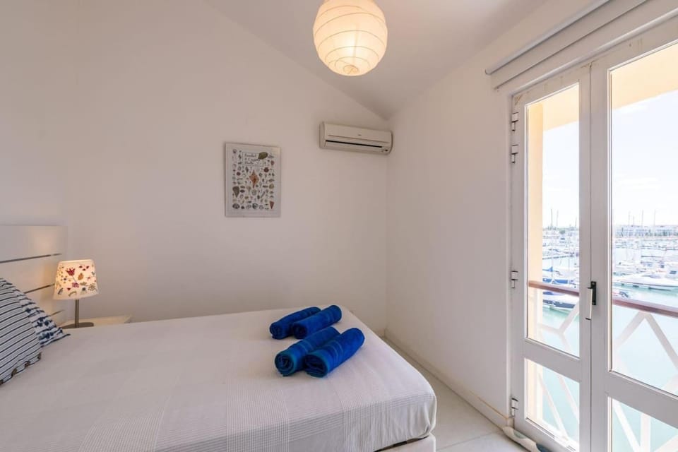 Bed, Bedroom, Sea view