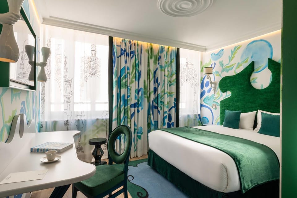 Photo of the whole room, Bedroom