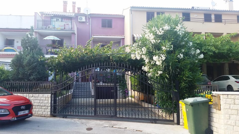 Property building, Facade/entrance, Street view