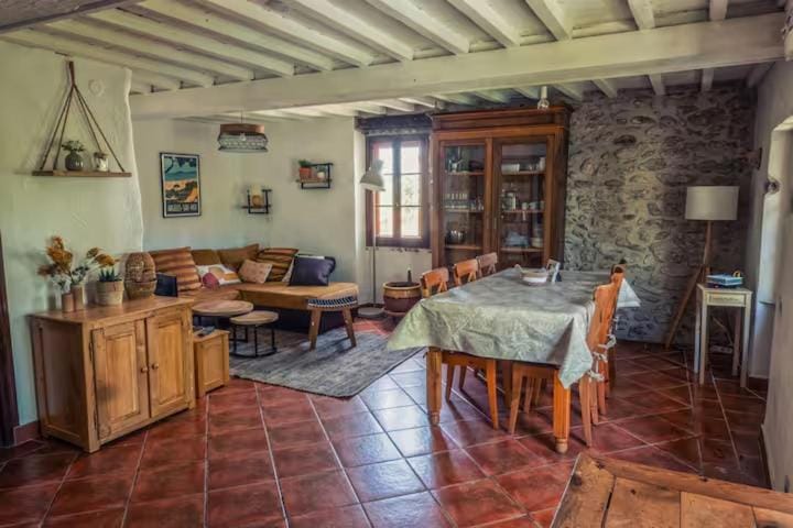 Living room, Dining area