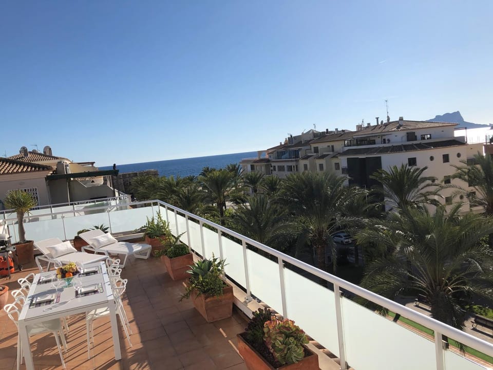 Balcony/Terrace, City view, Street view
