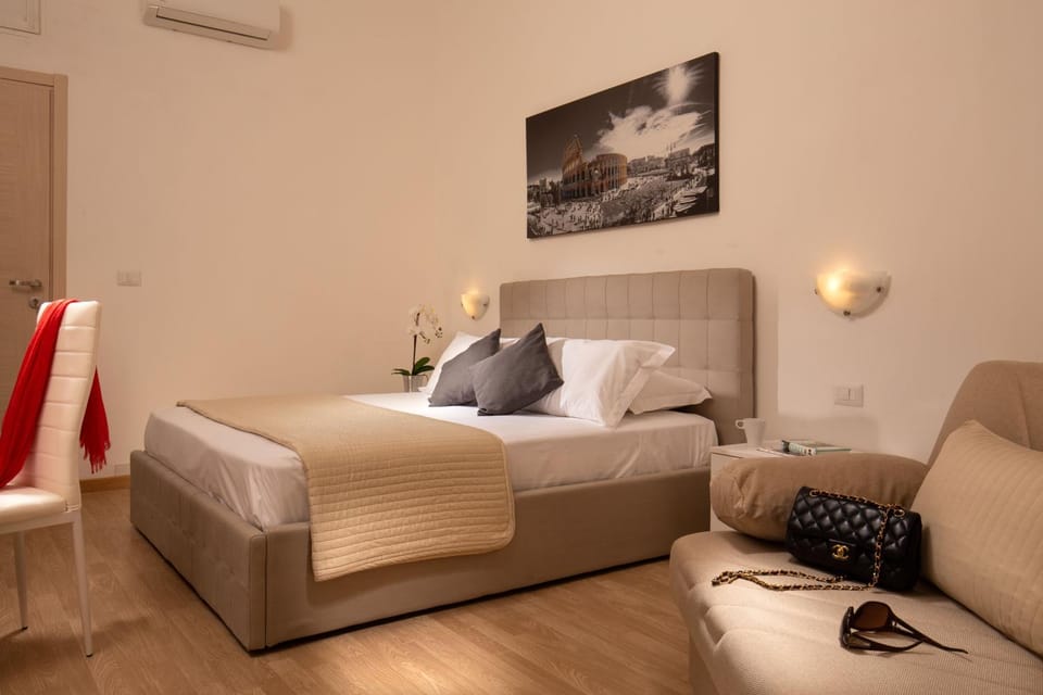 Photo of the whole room, Bedroom