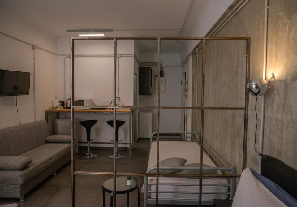 Bed, Coffee/tea facilities, Photo of the whole room, Seating area, minibar, washing machine