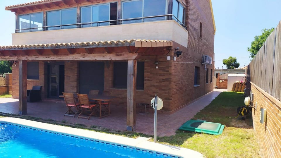 Swimming pool, Swimming pool