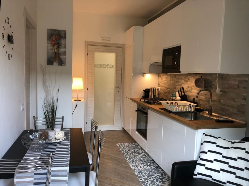 Kitchen or kitchenette, Dining area, Communal kitchen