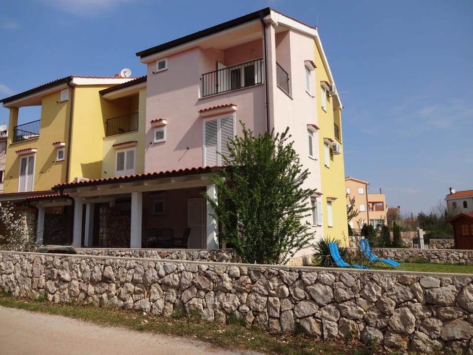 Property building, Day