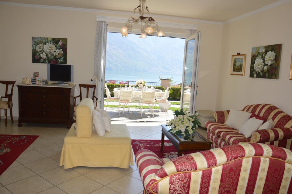 Seating area, Lake view