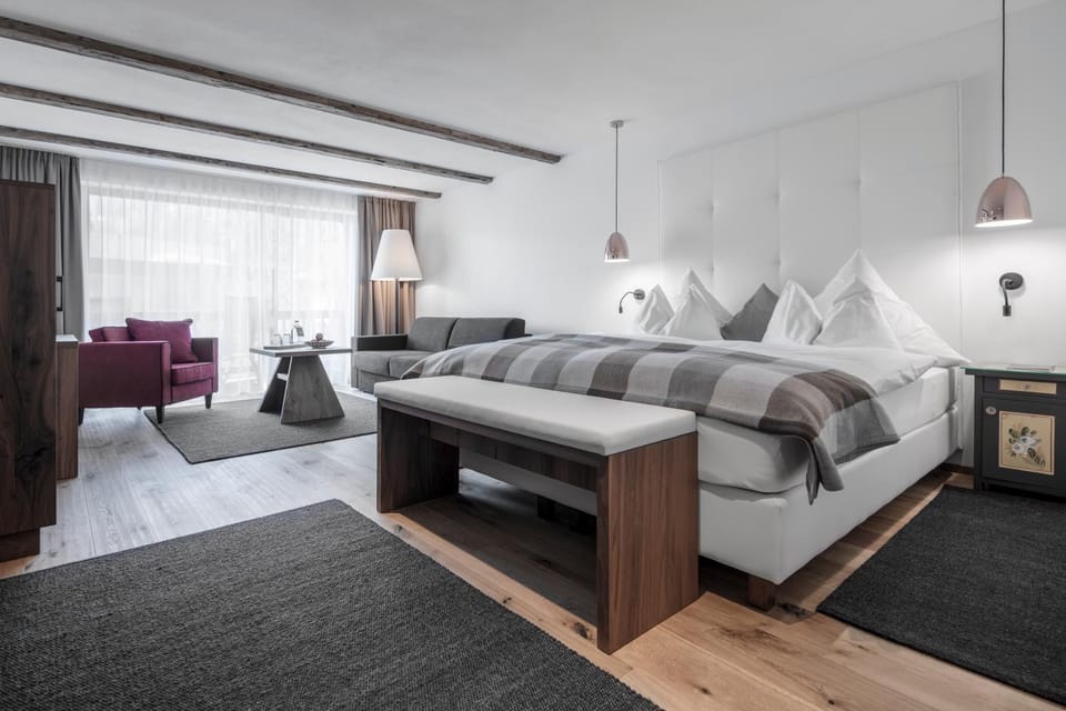Shower, Toilet, Bathroom, Balcony/Terrace, Bedroom, Pets, Mountain view, cot, Family