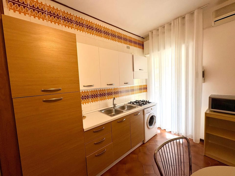 Kitchen or kitchenette, stove, washing machine