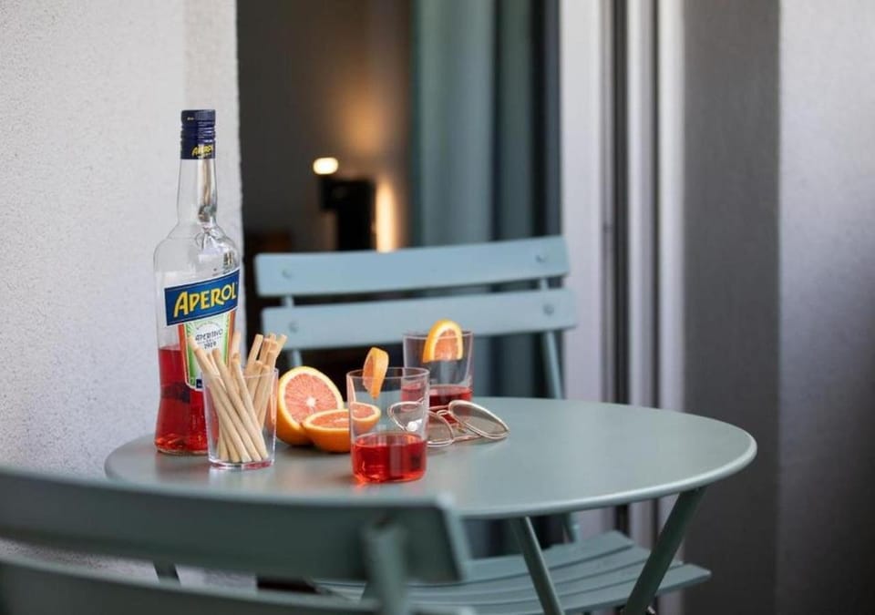 Balcony/Terrace, Food and drinks