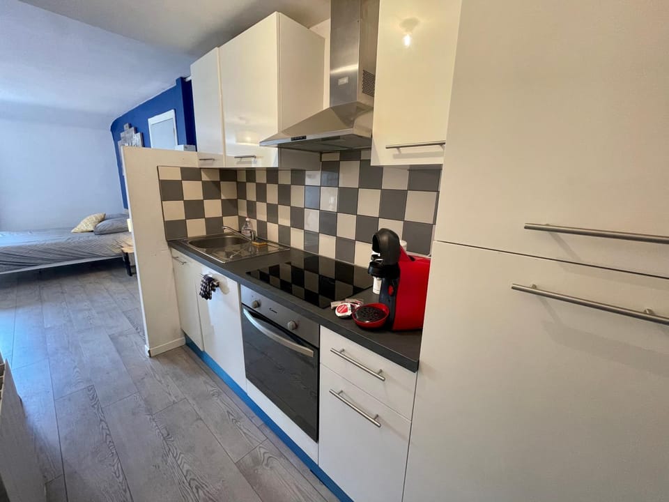 Kitchen or kitchenette, Communal kitchen