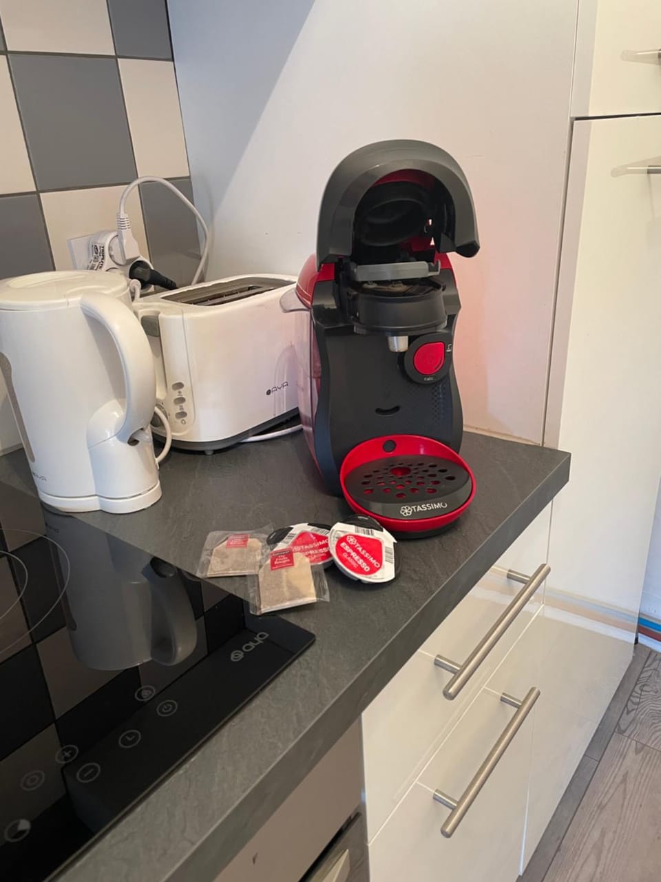 Coffee/tea facilities, Kitchen or kitchenette, Communal kitchen