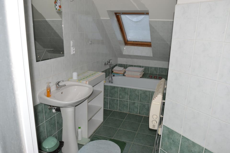 Bathroom, Mountain view