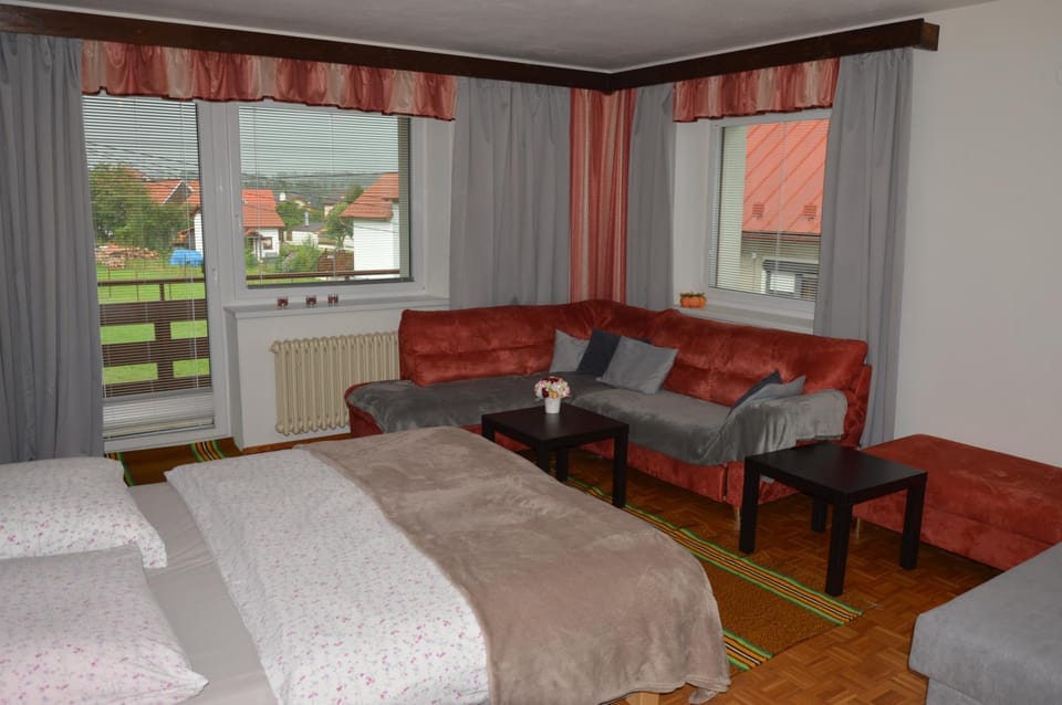 Photo of the whole room, Seating area