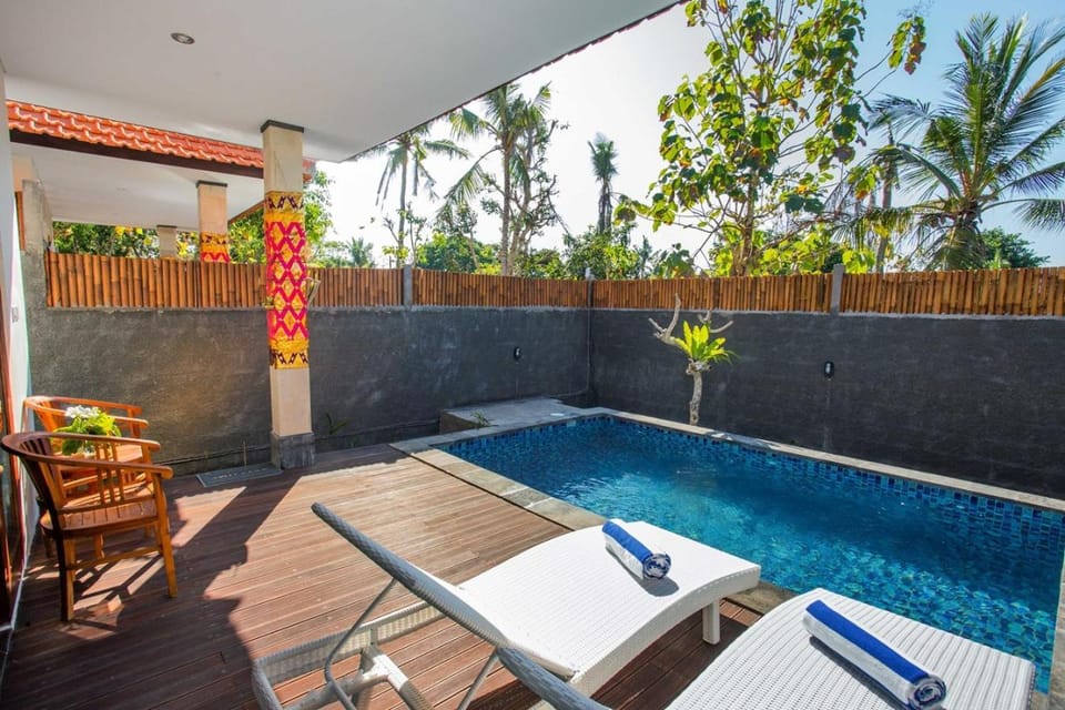 Patio, Day, Pool view, Swimming pool, sunbed