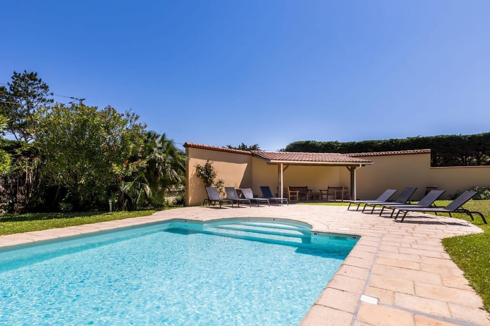 HACIENDA KEYWEEK Large Family Villa with Pool Garden Sauna in Anglet Villa in Anglet