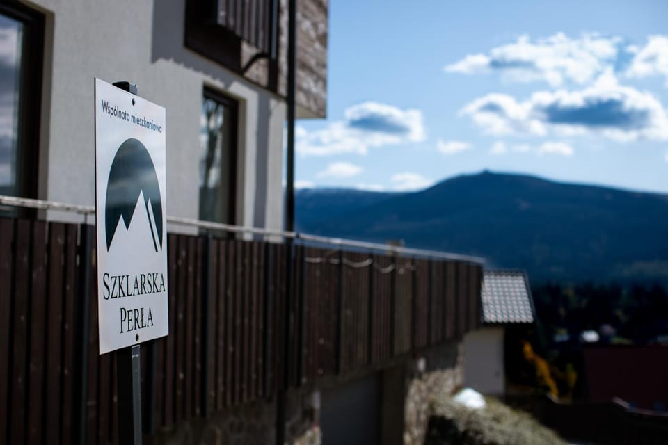 Day, Property logo or sign, Autumn, On site, Mountain view