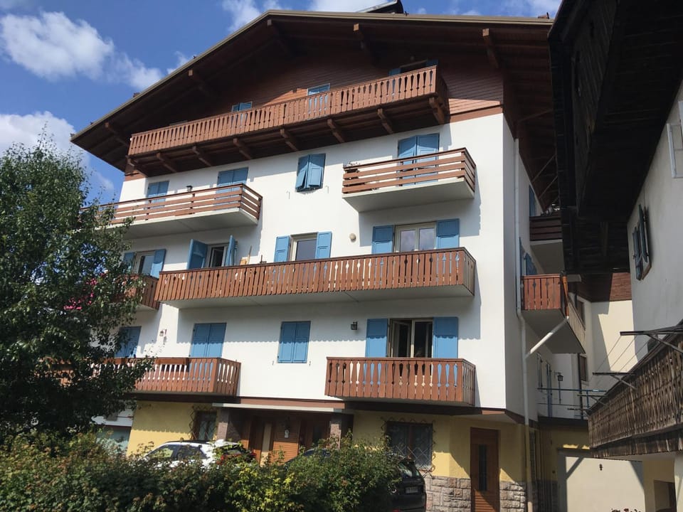 Facade/entrance, Off site