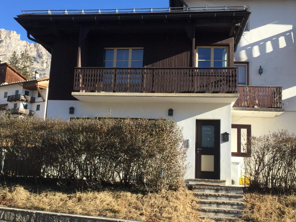 Facade/entrance, Off site