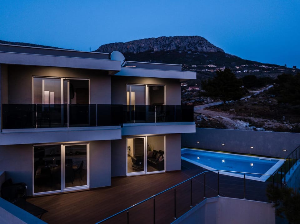 Property building, Balcony/Terrace