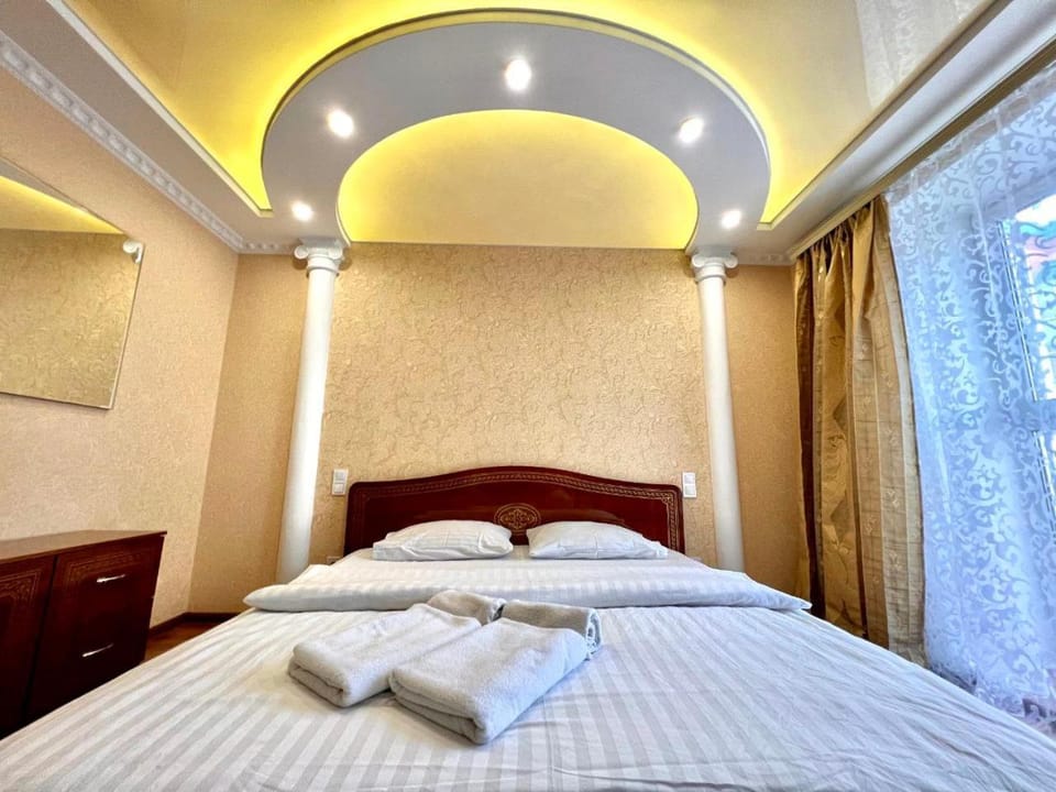 Bed, Bedroom, bunk bed, towels
