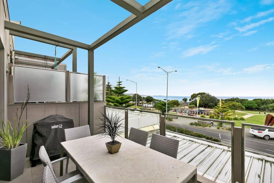 Waterfront Two Apartment in Lorne