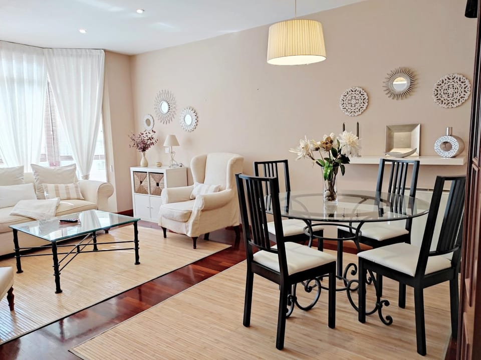 Communal lounge/ TV room, Living room, Lounge or bar, Dining area