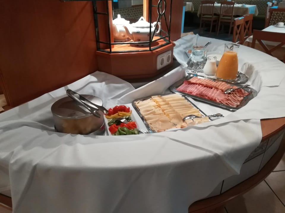 Breakfast, Buffet breakfast
