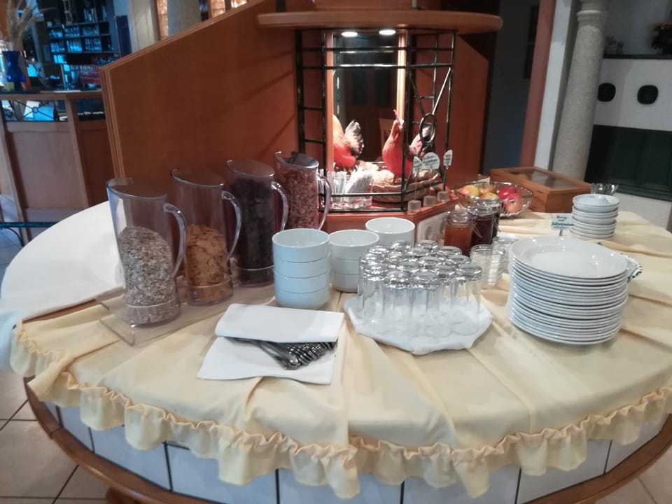 Breakfast, Buffet breakfast