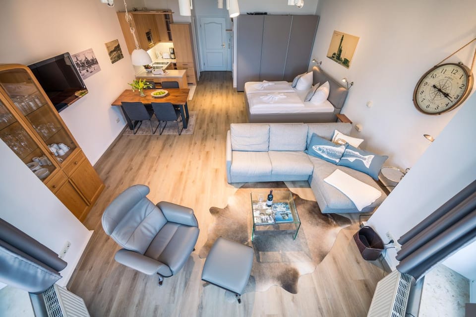Living room, Photo of the whole room