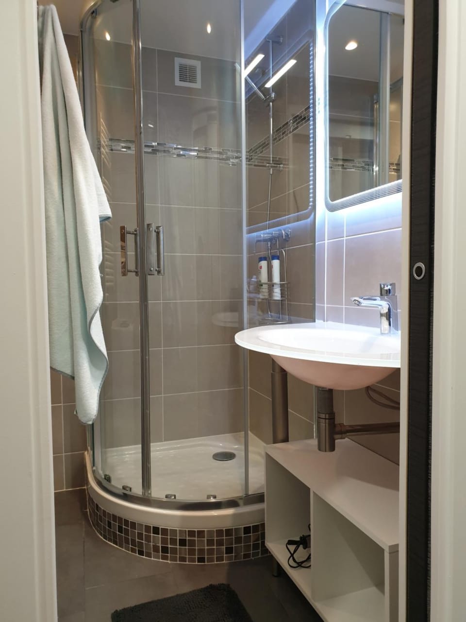 2Cap d'Agde NATURISTE Grand T2 de standing avec GARAGE privé Apartment in Agde