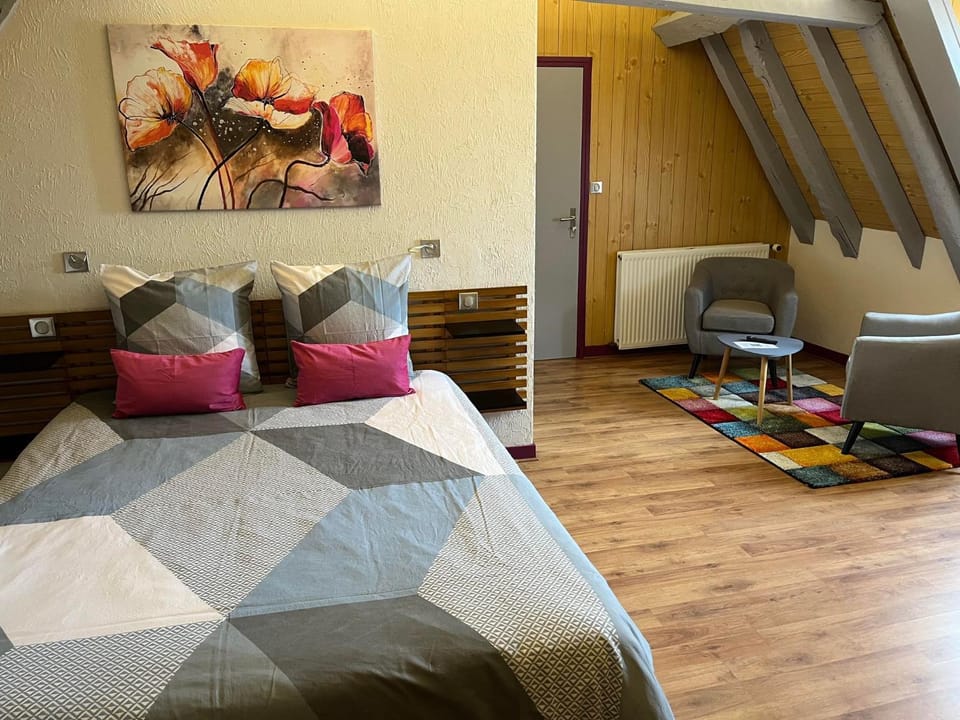 Bed, Photo of the whole room, Bedroom