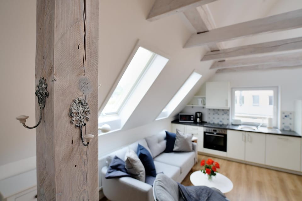 Kitchen or kitchenette, Living room, Seating area