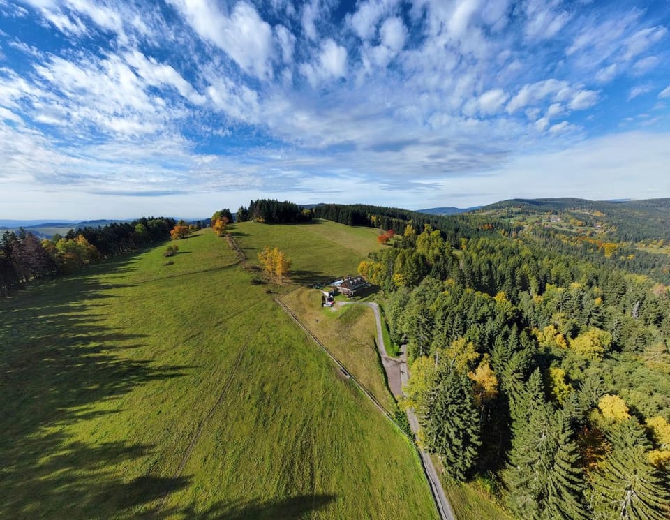 Chalupa Barborka - Národní park Krkonoše, sauna, bazén, dětské hřiště, gril, 6 pokojů, kuchyň, společenská místnost s krbem Chalet in Lower Silesian Voivodeship