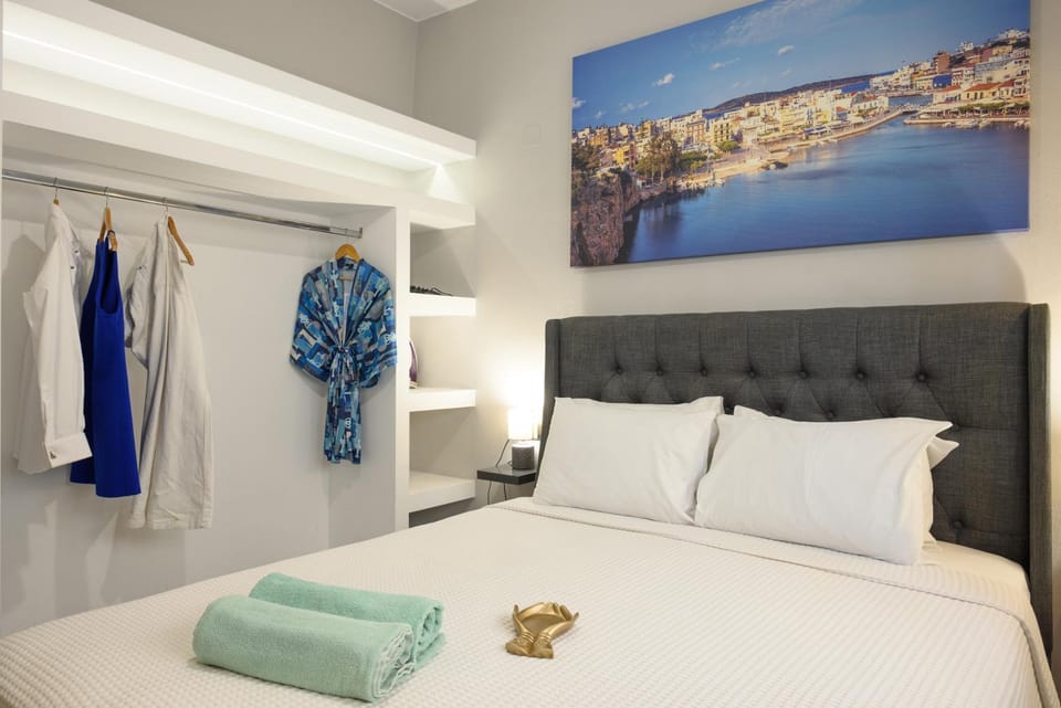Bed, Bedroom, towels
