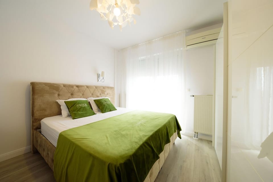 Bed, Photo of the whole room, Bedroom, air conditioner